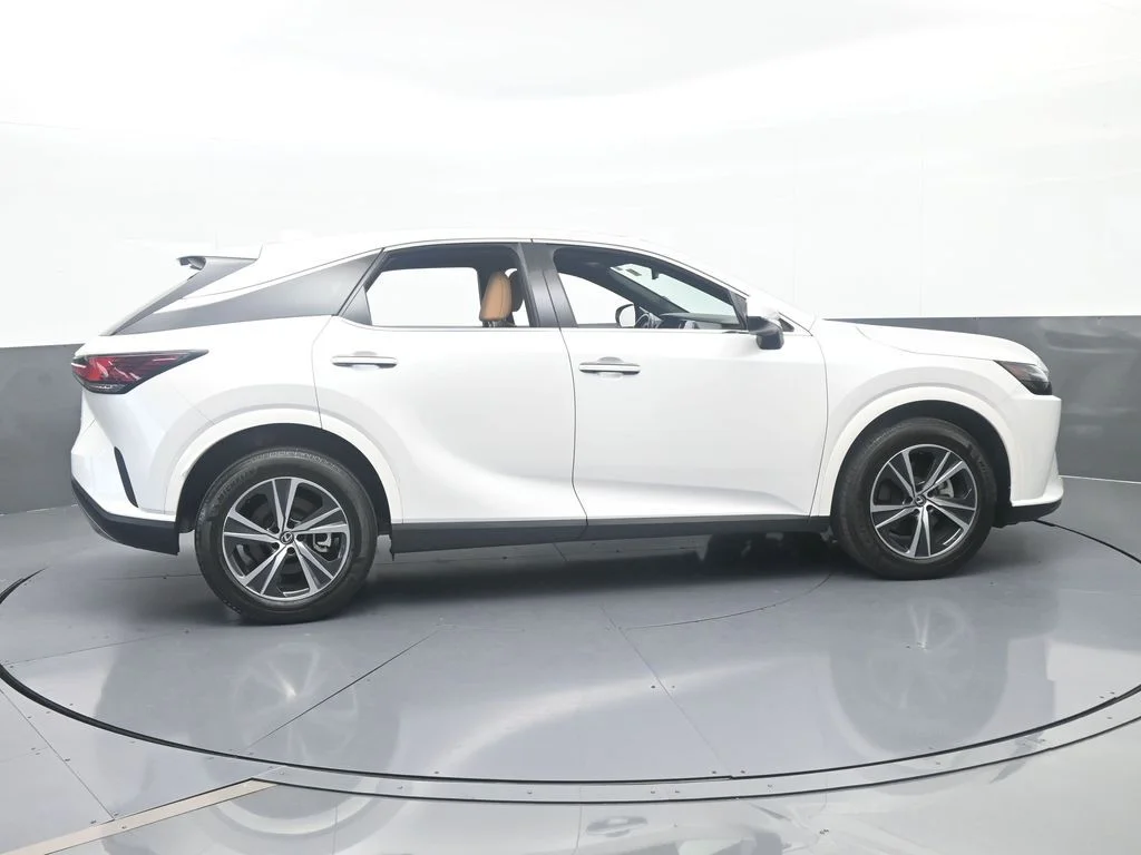 Used 2025 White Pearl Lexus 350 image 7