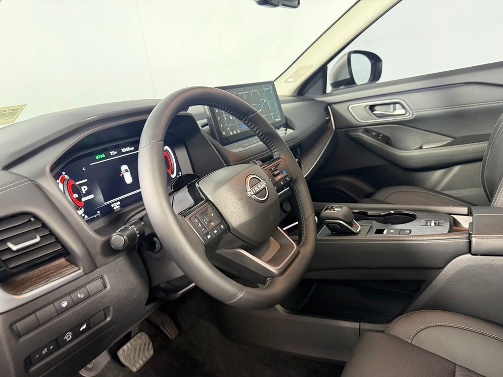 Used 2025 Gold Nissan Platinum image 24