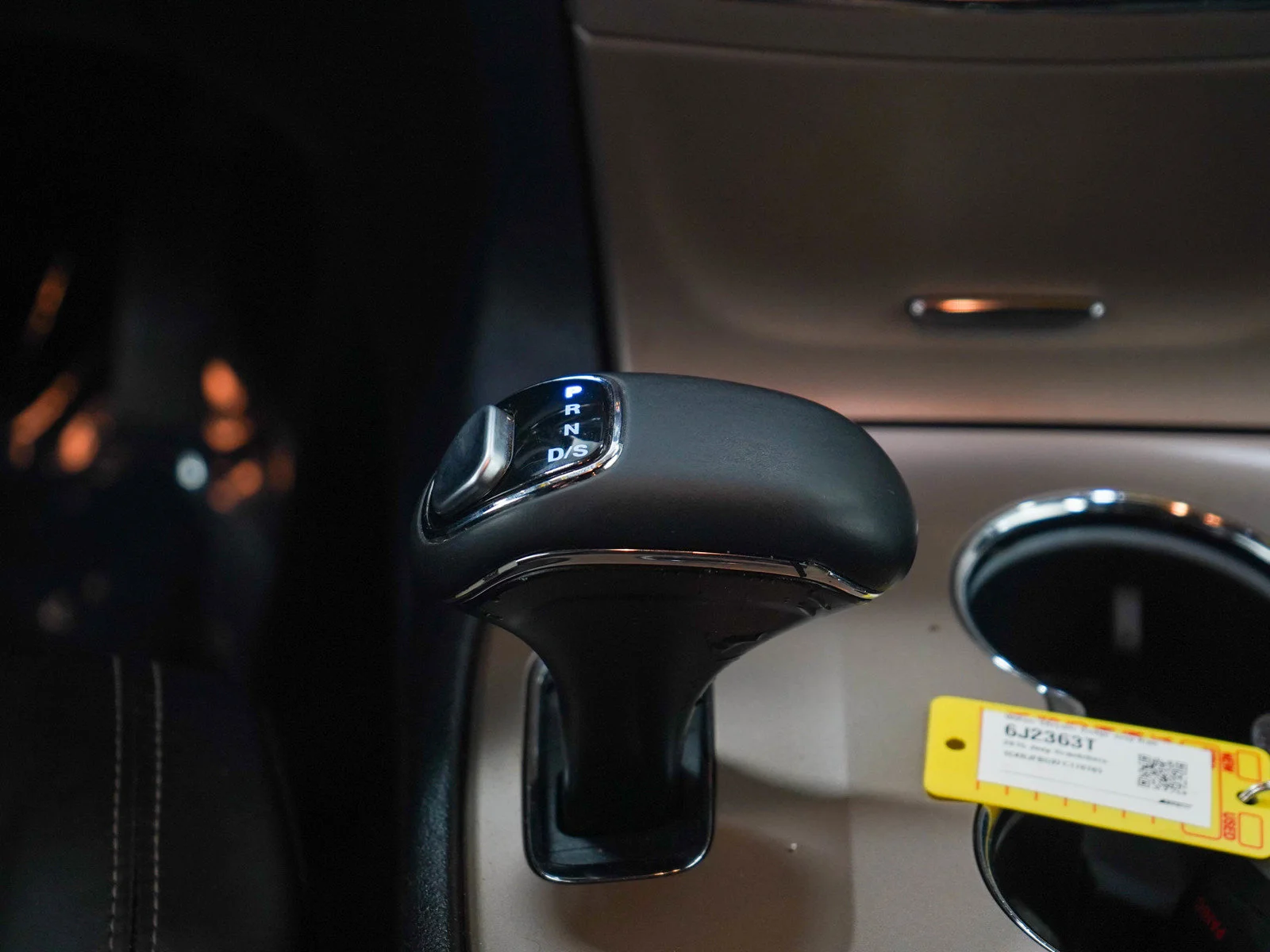 Used 2015 Brilliant Black Crystal Pearlcoat Jeep Limited image 19