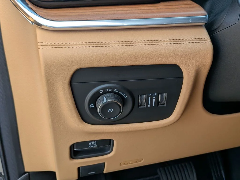 New 2026 Gray Jeep Summit image 19