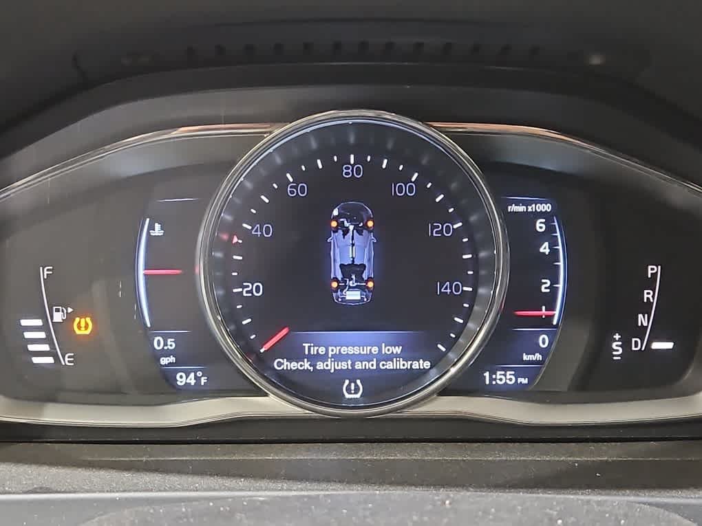 Used 2016 Silver Volvo T5 Drive-E Platinum image 19