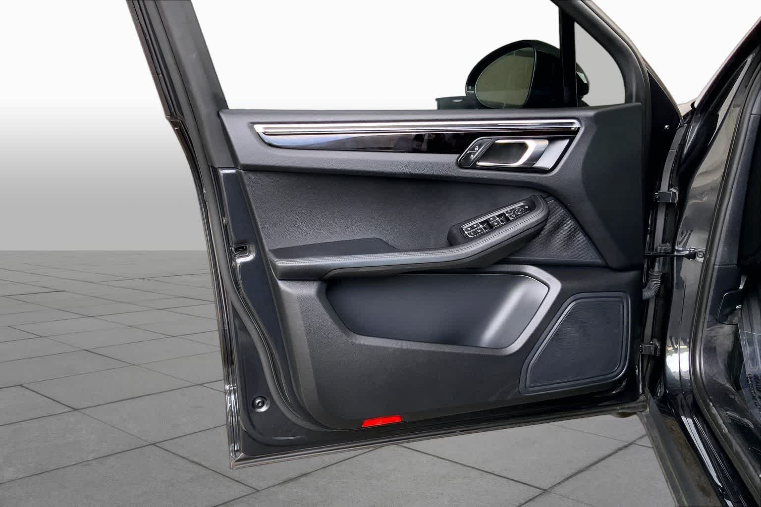 2022 Porsche Macan Base - Photo 22