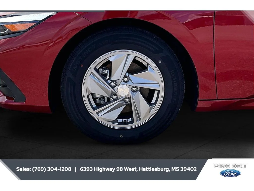 Used 2024 Red Hyundai SE image 7