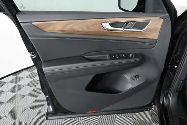 New 2026 Deep Black Pearl Volkswagen 2.0T SE w/Technology image 20