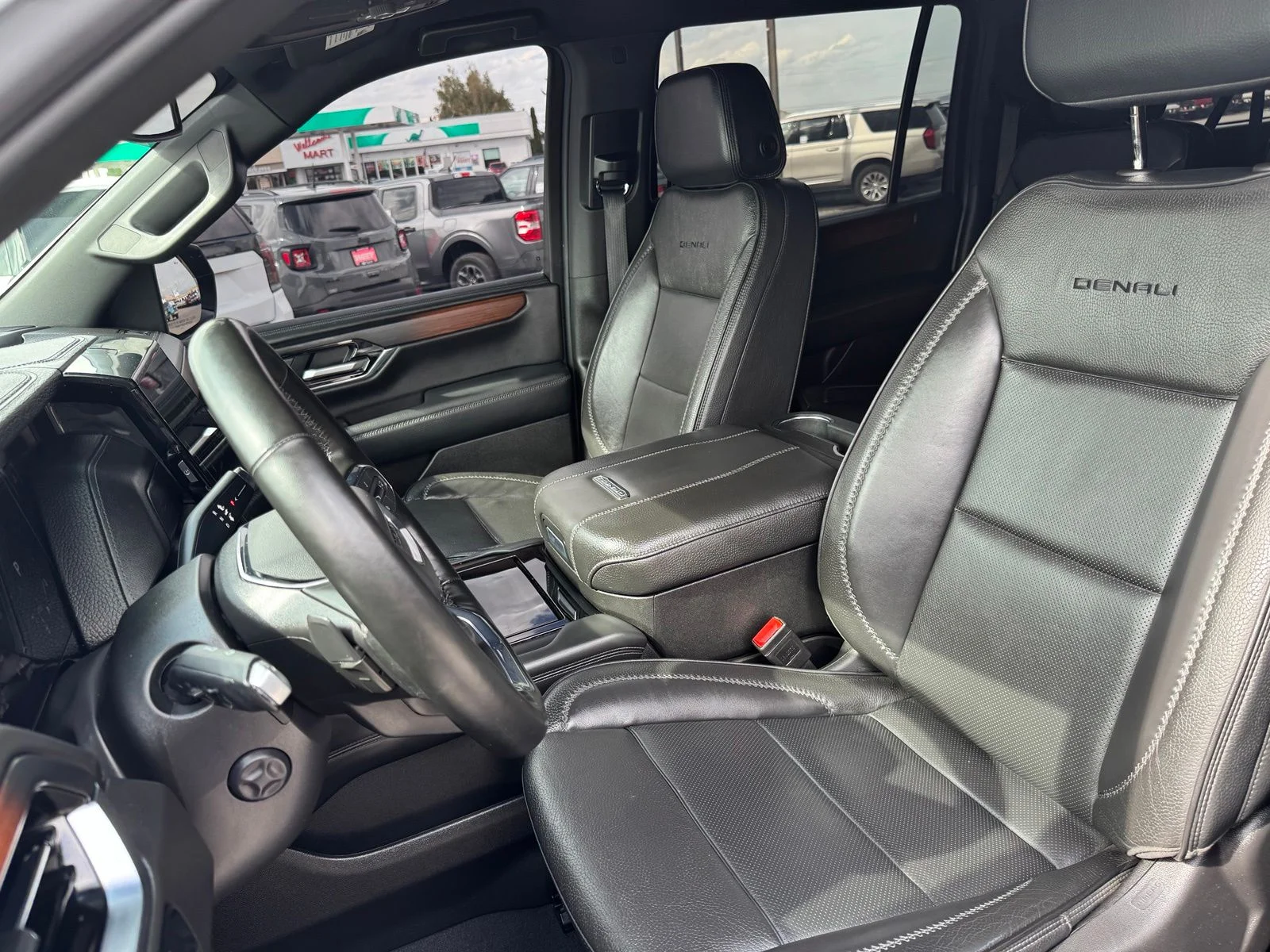 Used 2025 Silver GMC Denali image 29