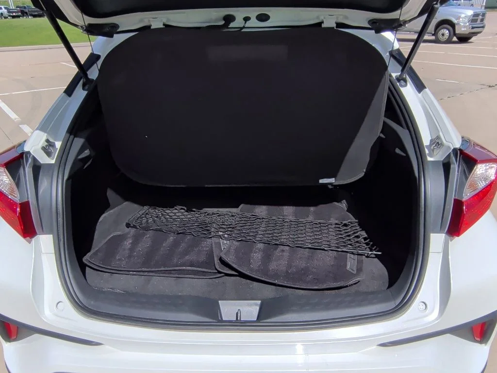Used 2020 White Toyota LE image 35