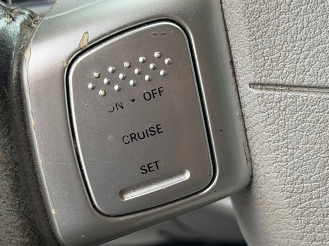 Used 2007 Silver Chrysler Limited image 19