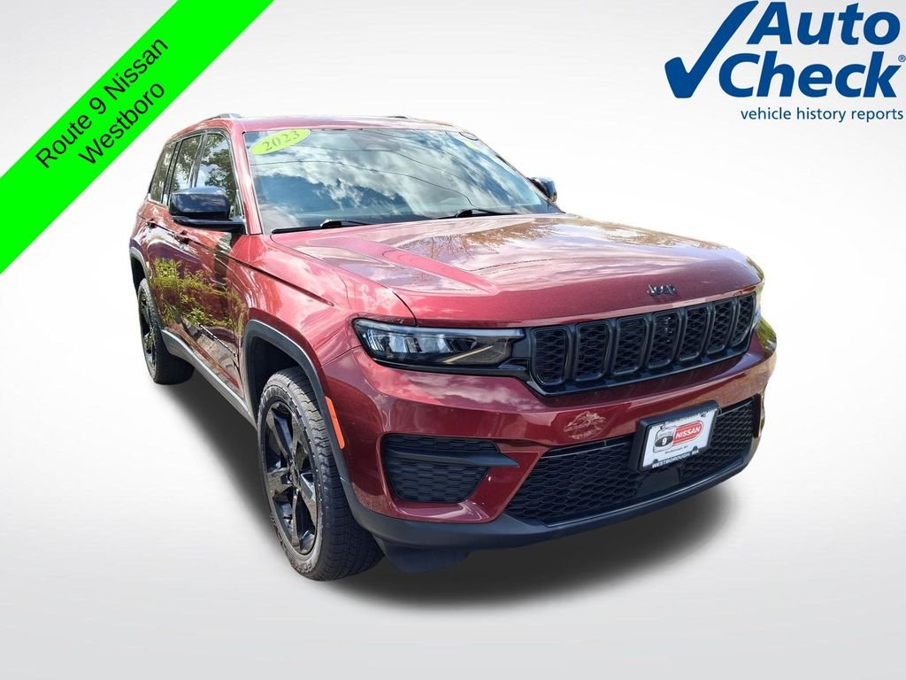 Used 2023 Red Jeep Altitude X image 9