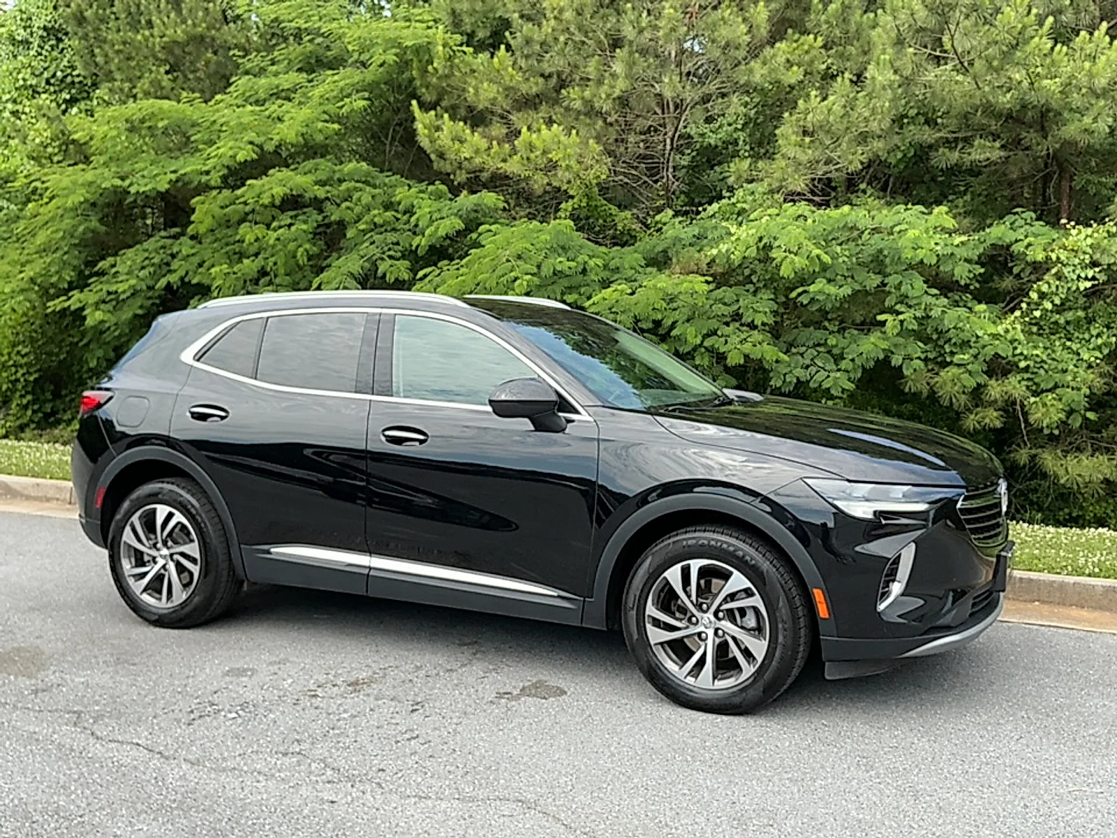 Used 2023 Ebony Twilight Metallic Buick Essence FWD image 1