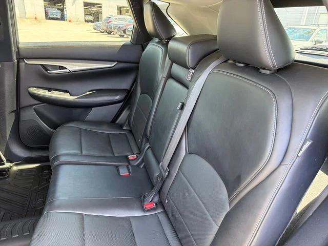 Used 2023 White INFINITI LUXE image 23