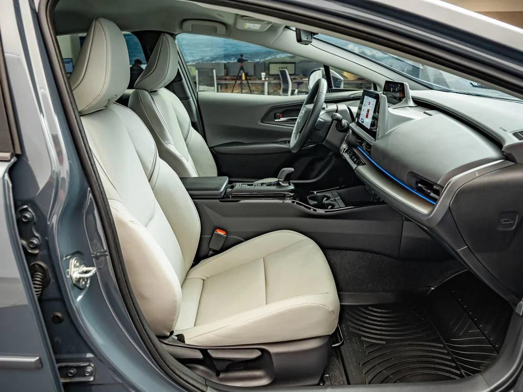 Used 2024 Guardian Gray Toyota XLE image 37