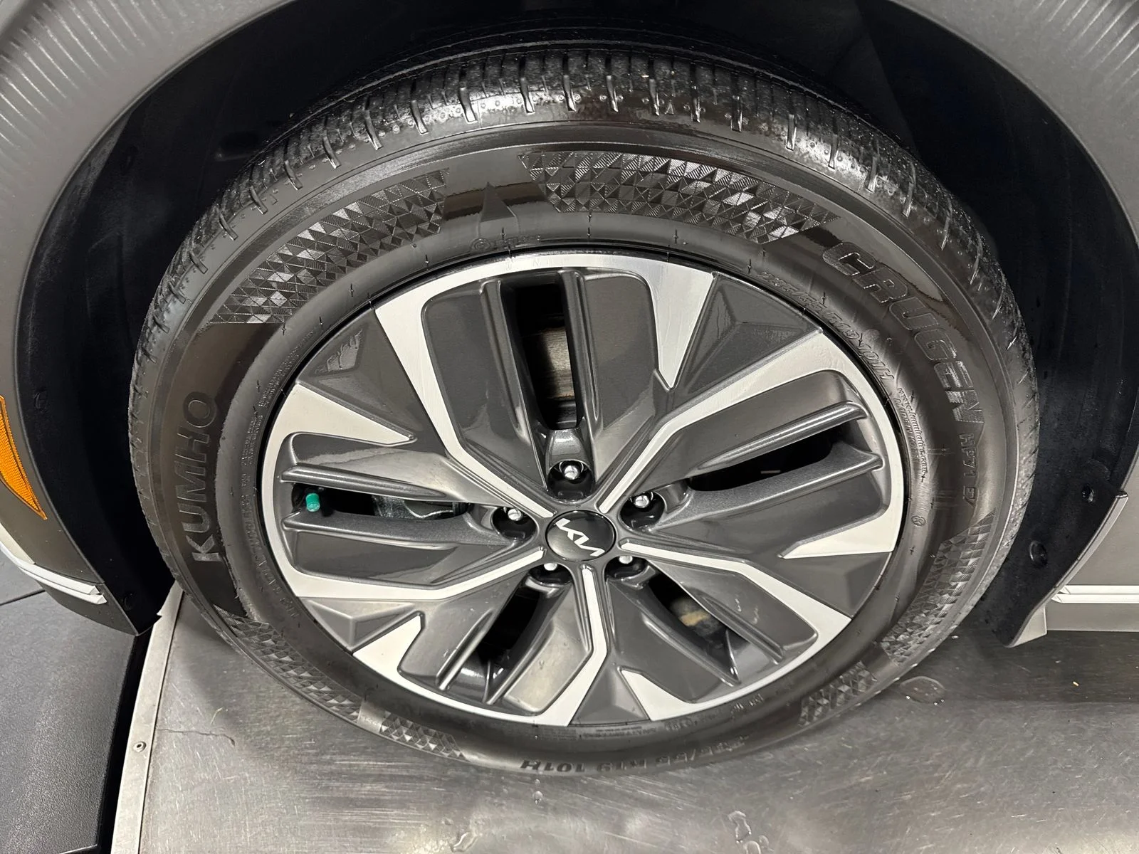 Used 2024 Kia EV6 Light L/R with VIN KNDC3DLC2R5617000 for sale in Portland, OR