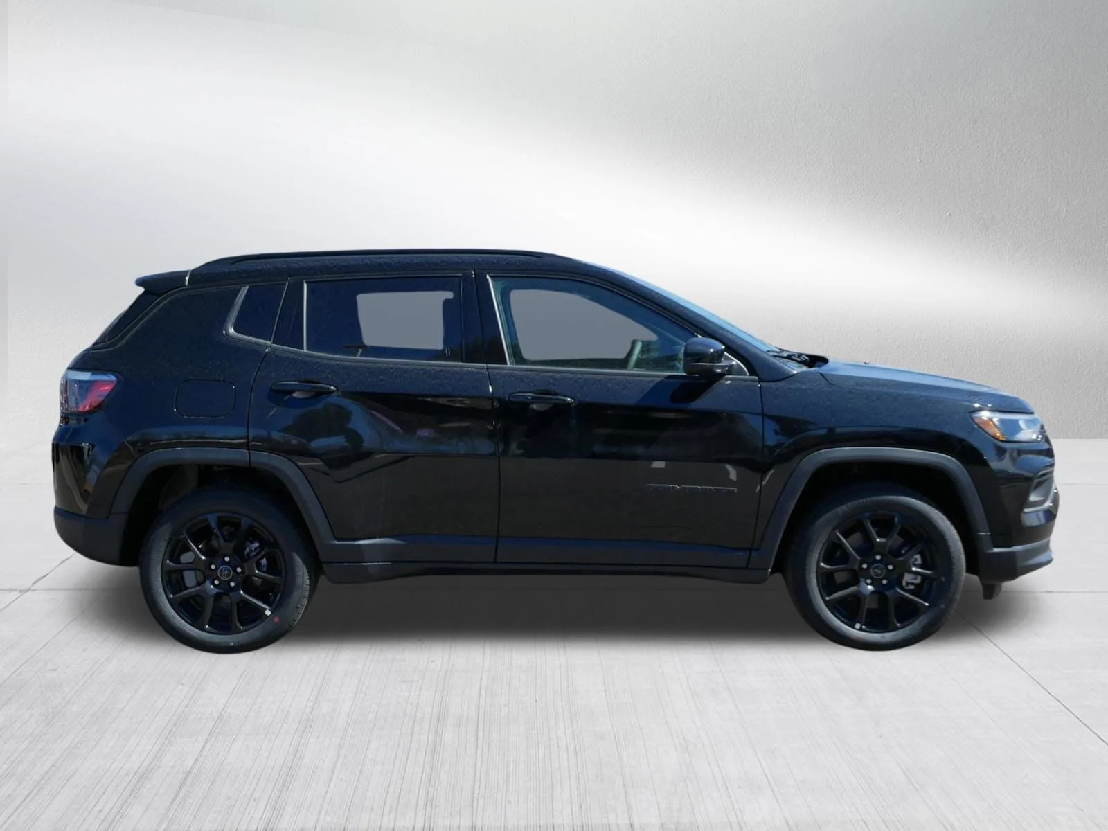 New 2026 Diamond Black Crystal Pearlcoat Jeep Latitude Altitude image 8