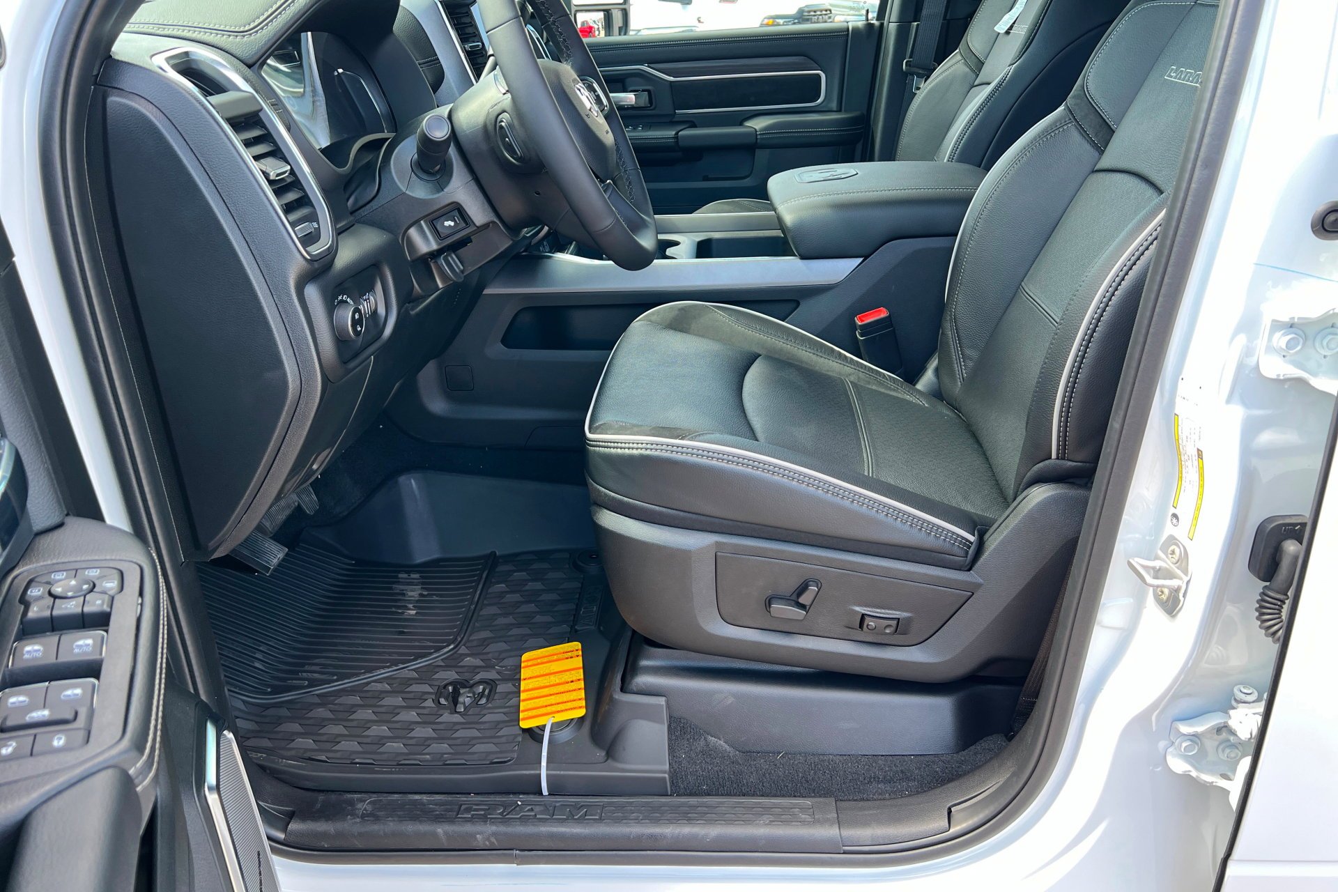 New 2026 Bright White Clear-Coat Exterior Paint RAM Laramie image 18