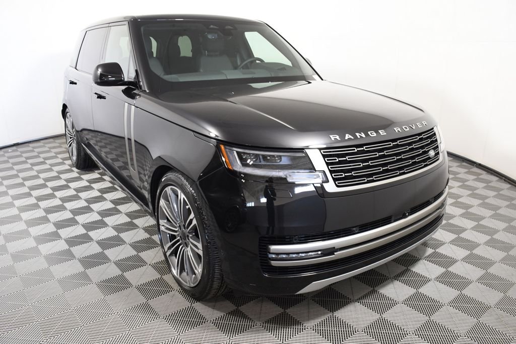 New 2026 Santorini Blk Land Rover SE image 9