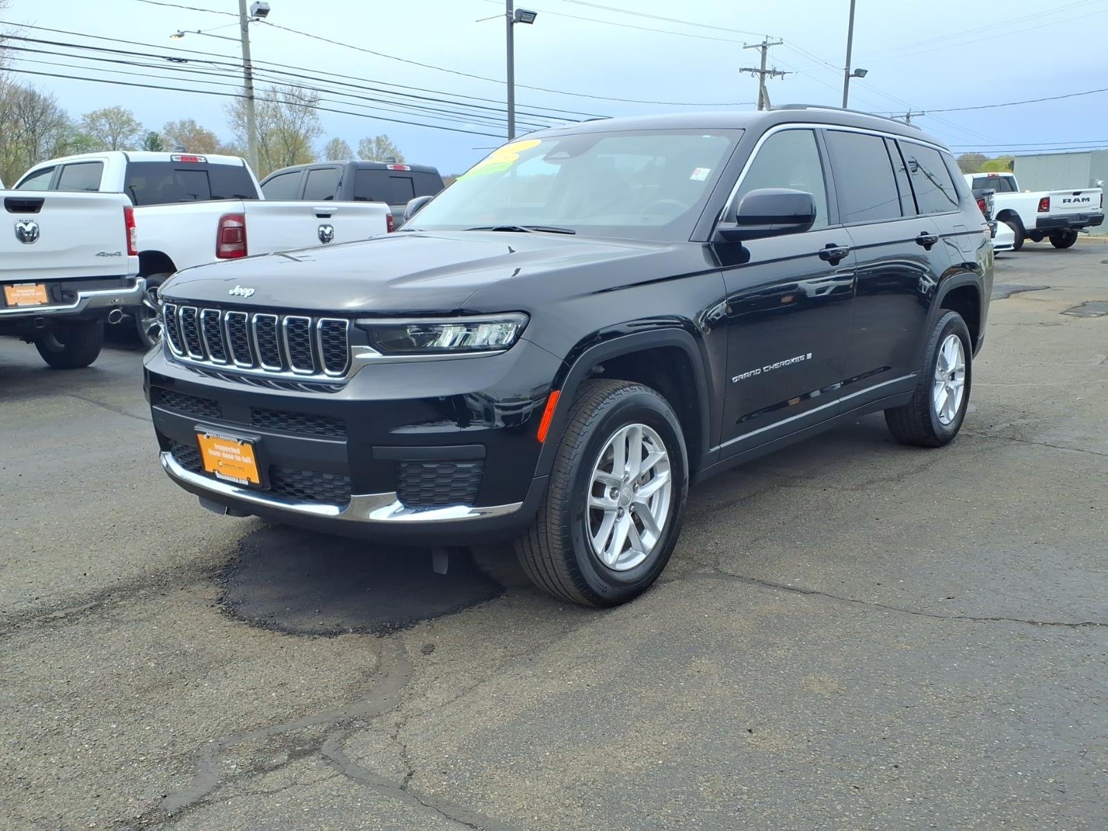 Used 2023 Black Jeep Laredo image 3