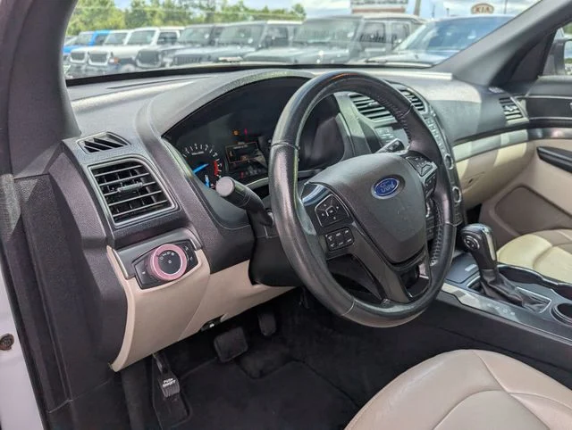 Used 2018 White Ford XLT image 30