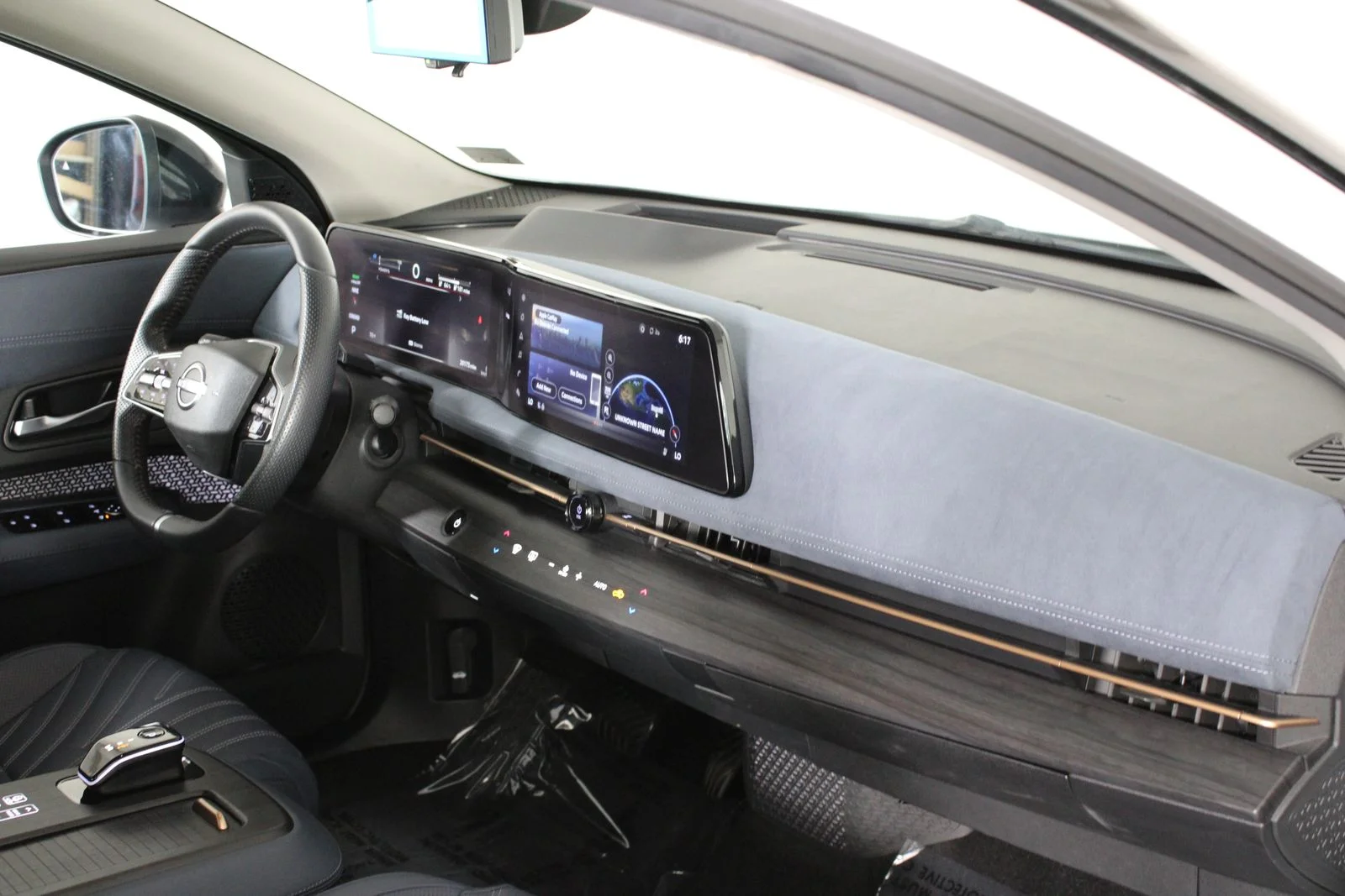 Used 2024 White Nissan PLATINUM+ e-4ORCE image 16
