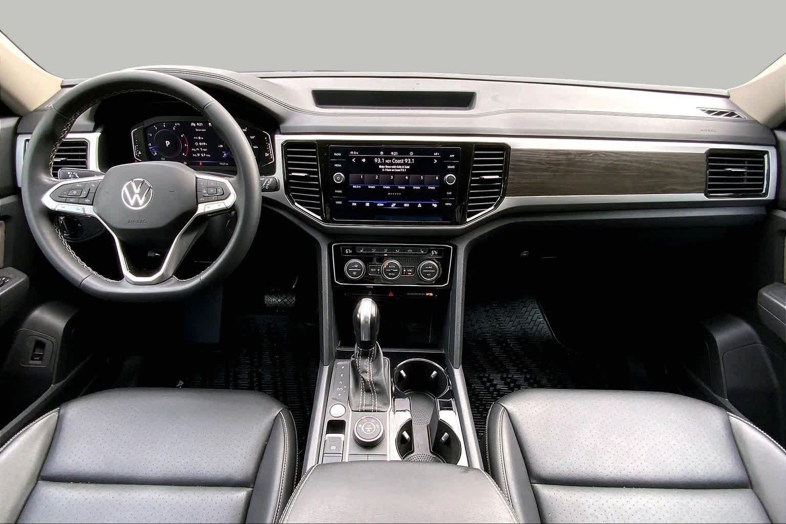 Used 2023 Pure White Volkswagen 3.6L V6 SE w/Technology image 16