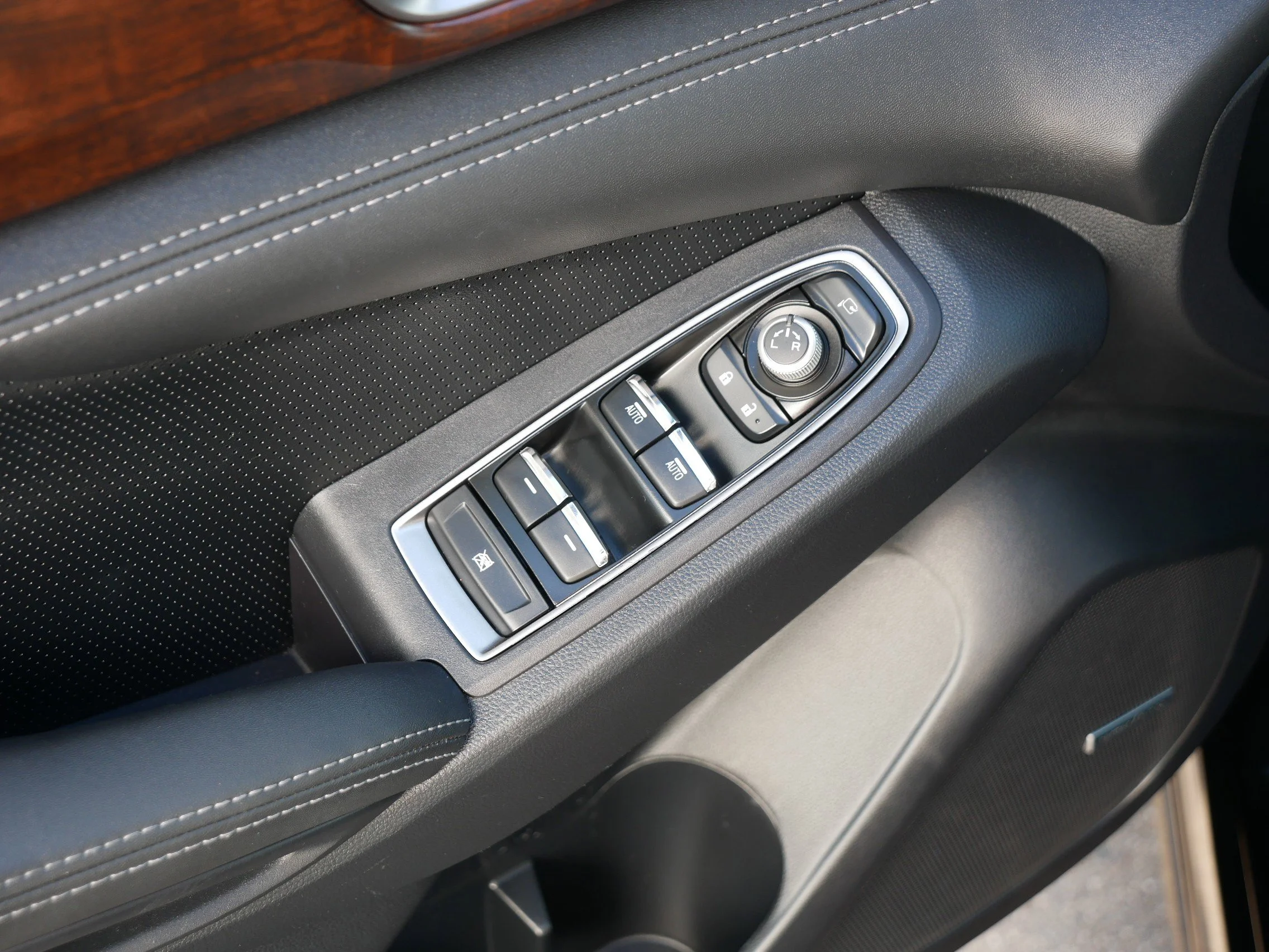 Used 2023 Crystal Black Silica Subaru Touring image 19