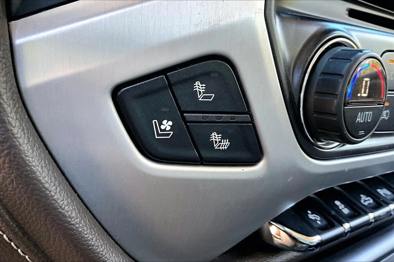 Used 2016 White GMC SLT image 26