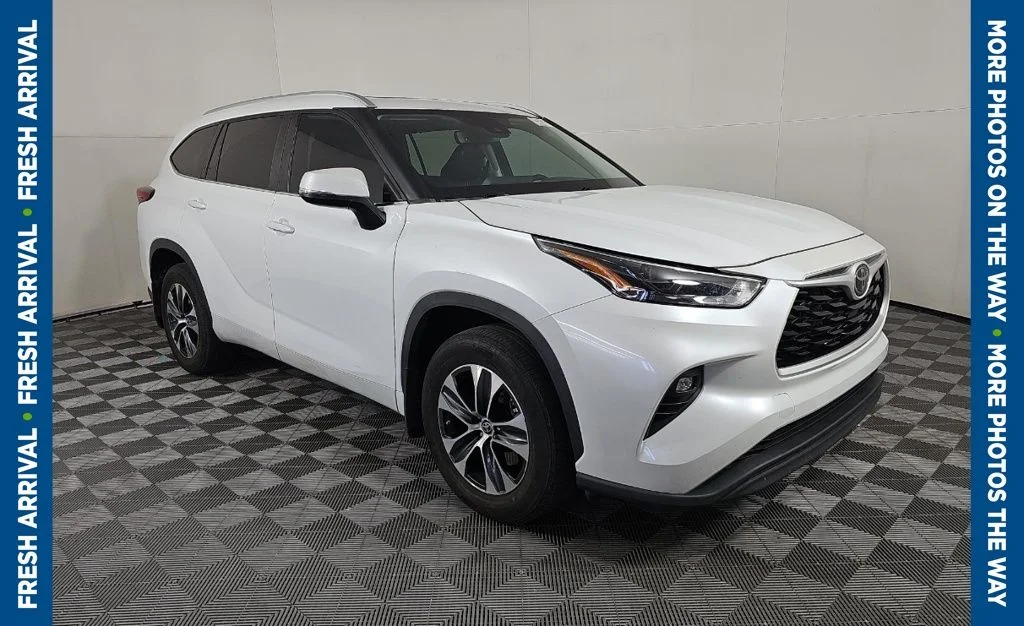 2023 Toyota Highlander XLE AWD's photo