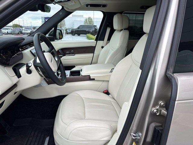 Used 2025 Gold Land Rover SE image 8