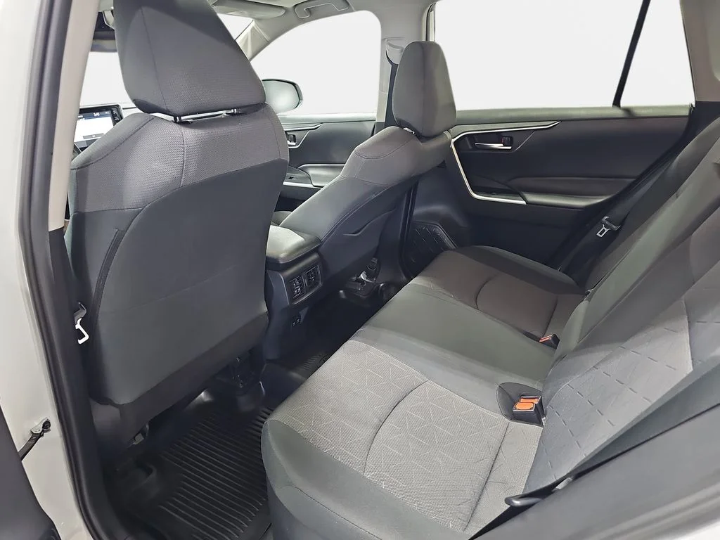 Used 2019 White Toyota XLE image 13