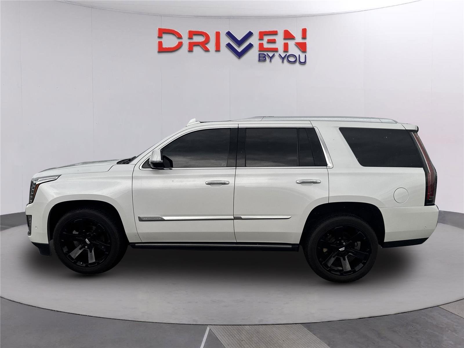 Used 2020 CRYSTAL WHITE TRICOAT Cadillac Premium Luxury image 7