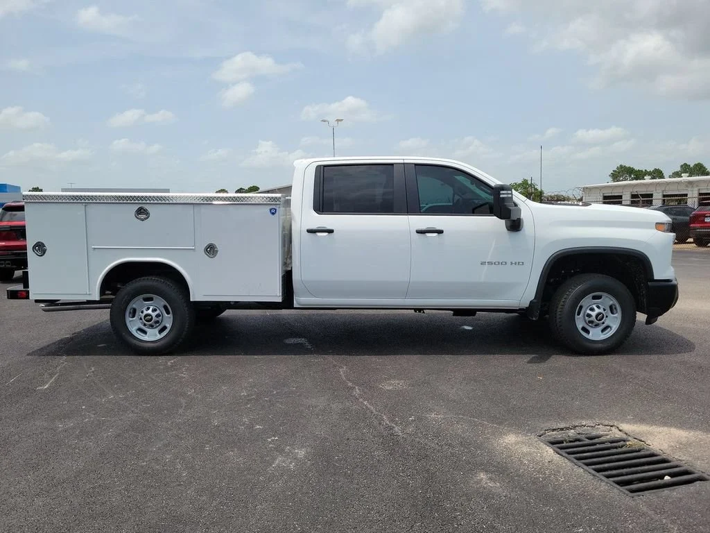 New 2026 Summit White Chevrolet WT image 10
