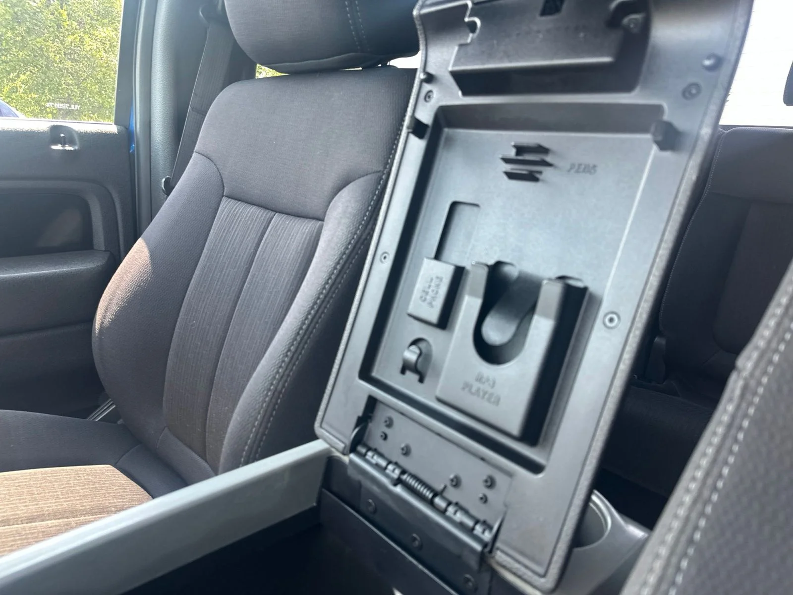 Used 2012 Blue Ford XL image 56