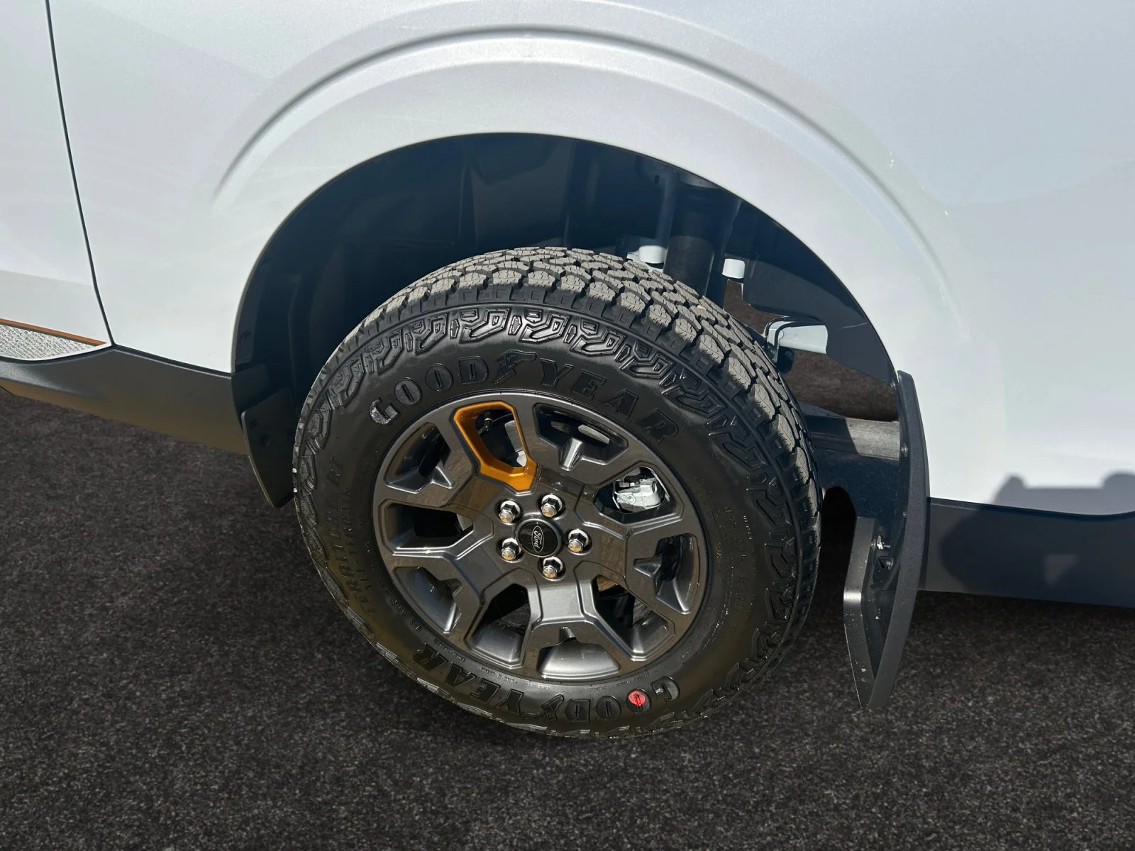 New 2026 Space White Metallic Ford Tremor image 9
