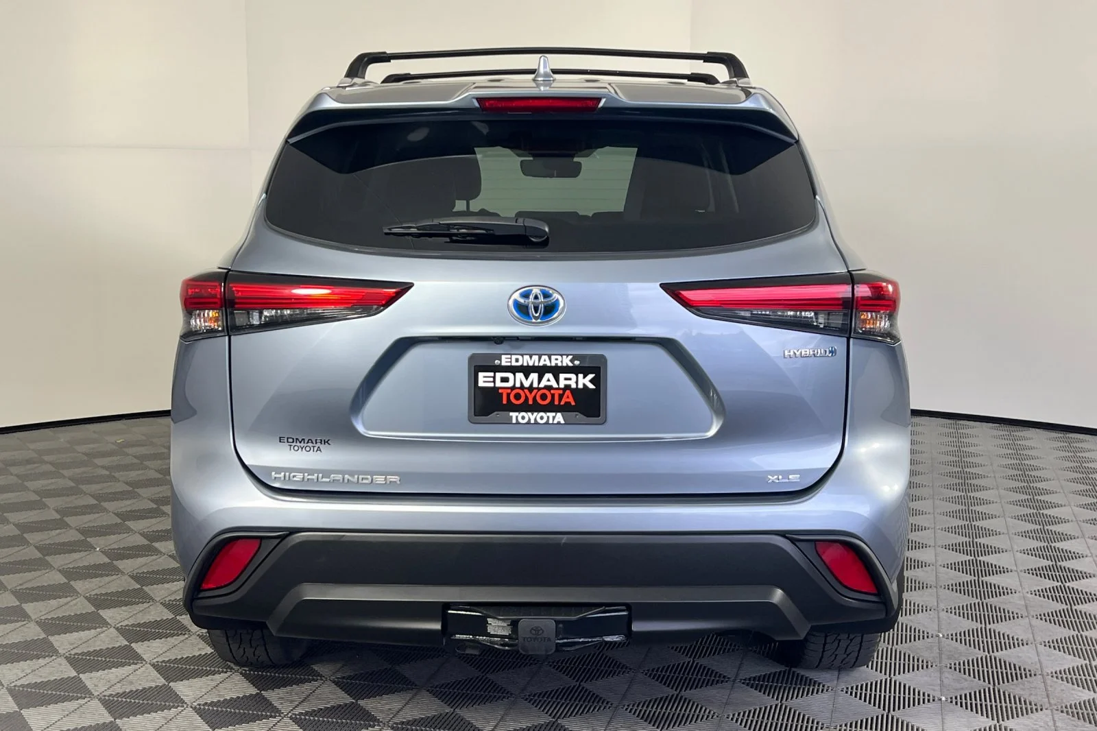 Used 2022 Moon Dust Toyota Hybrid XLE image 4