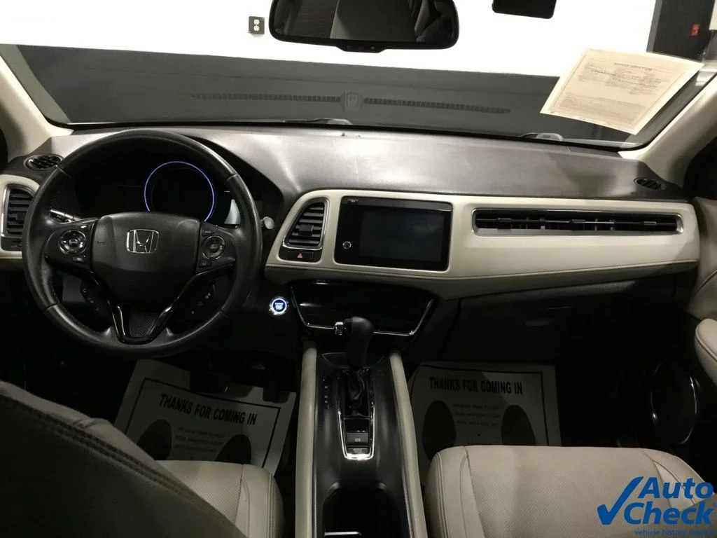 Used 2021 White Honda EX-L image 25