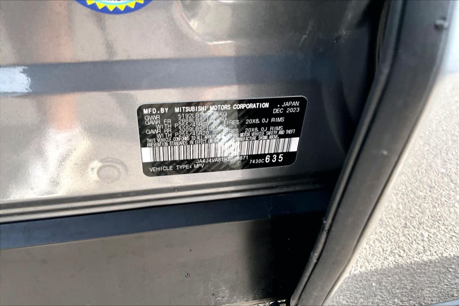 Used 2024 Mercury Gray Metallic Mitsubishi SE image 33