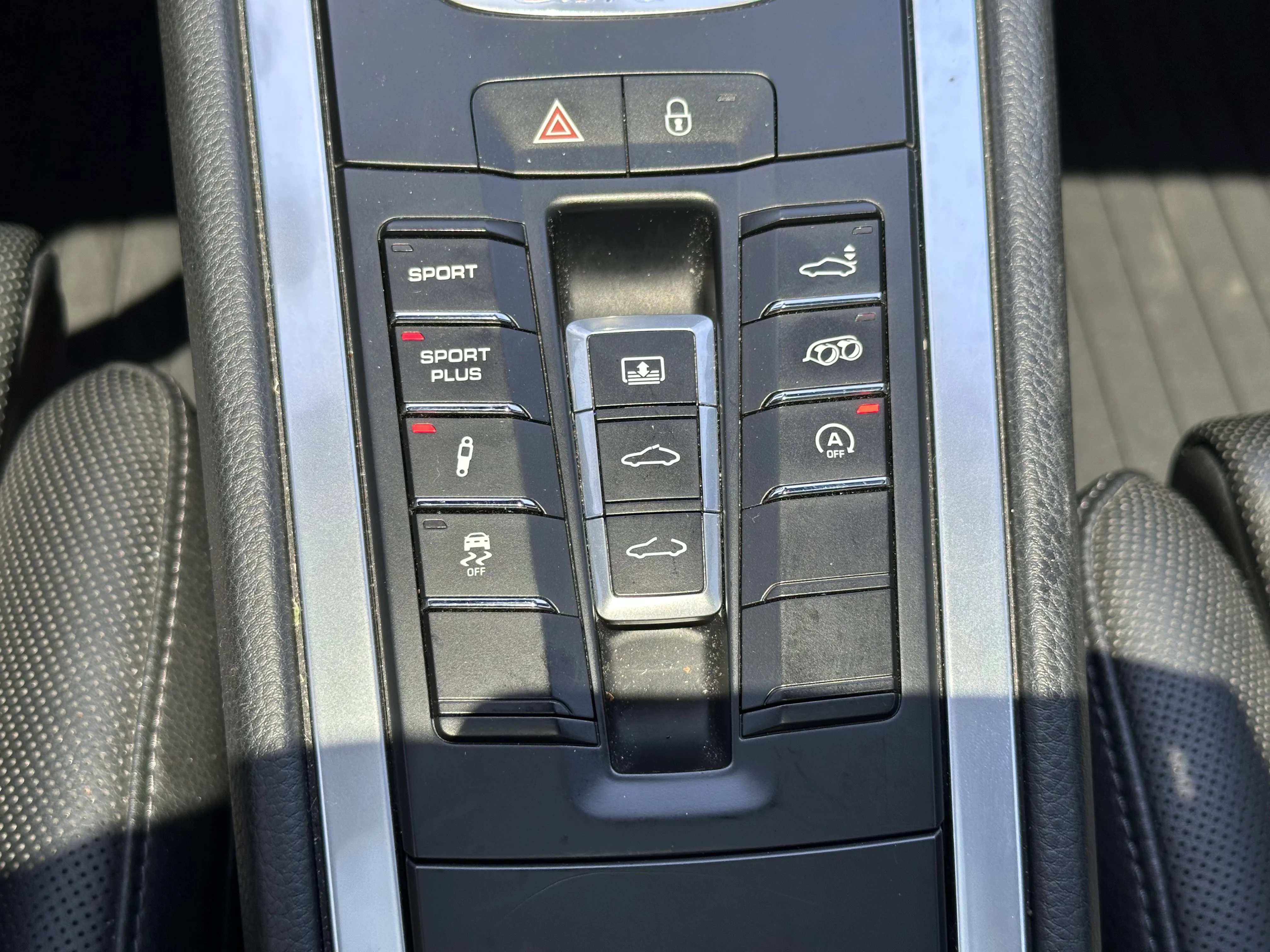 Used 2014 Sapphire Blue Metallic Porsche Carrera 4S image 19
