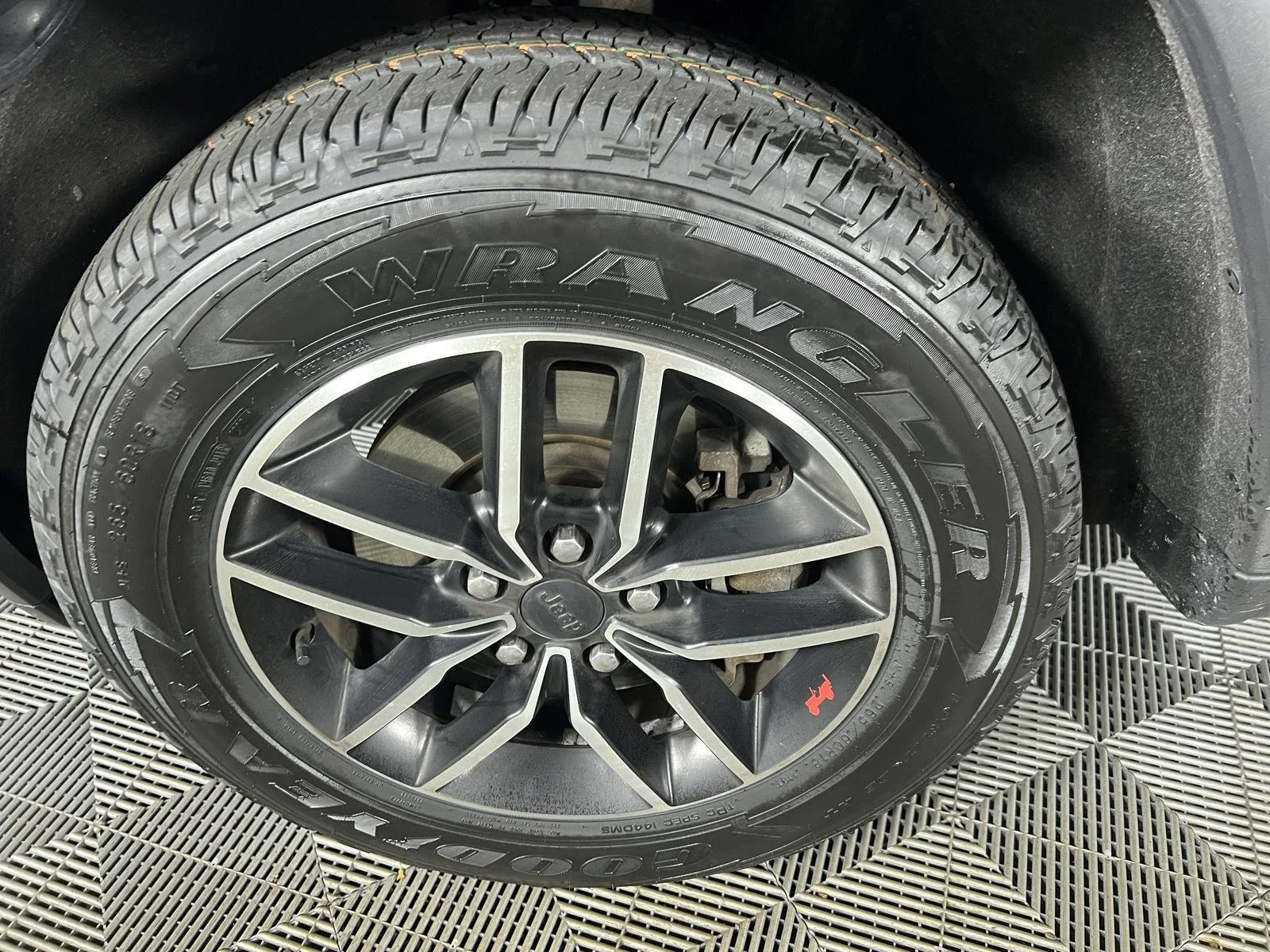 Used 2021 Diamond Black Crystal Pearlcoat Jeep Trailhawk image 25