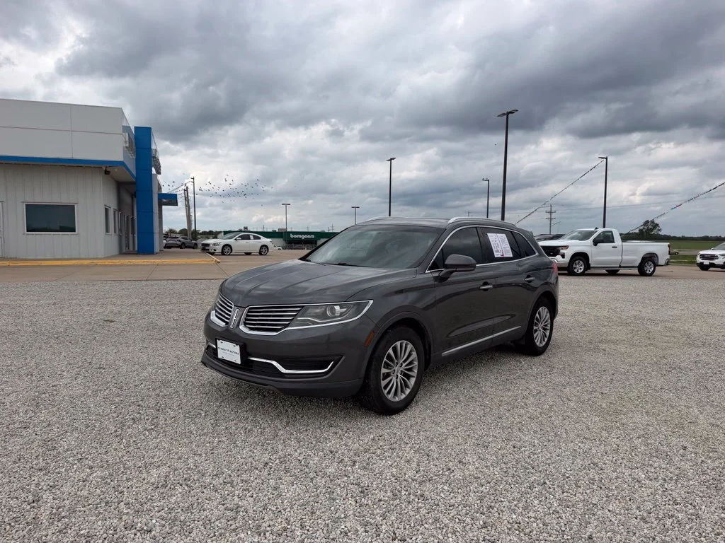 Used 2017 Gray Lincoln Select image 7