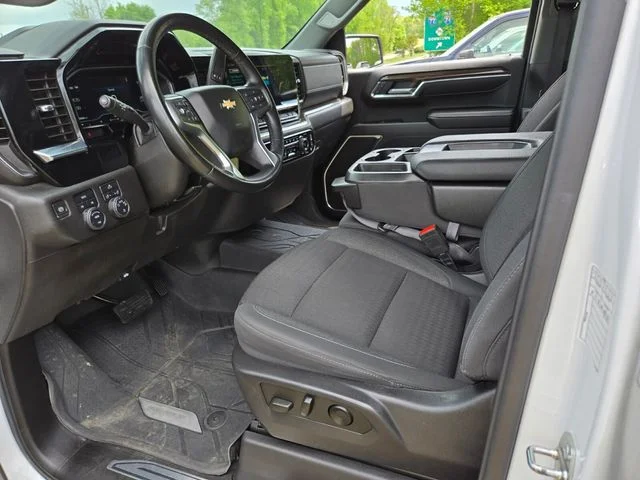 Used 2023 White Chevrolet LT image 10