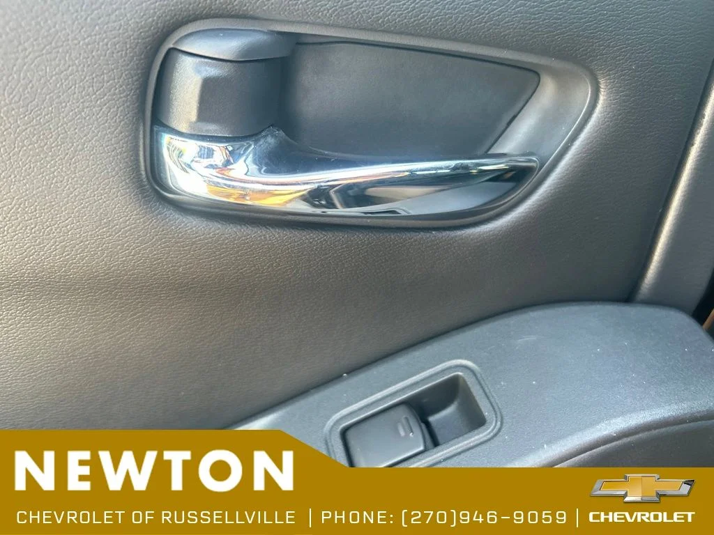 Used 2025 Black Nissan PRO-X image 36