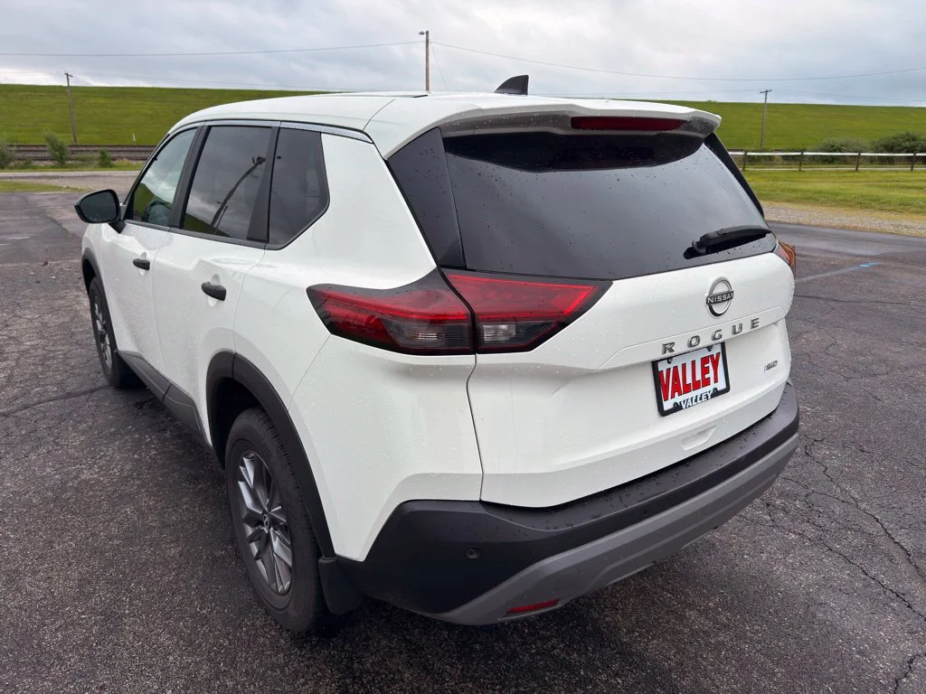 Used 2023 White Nissan S image 12