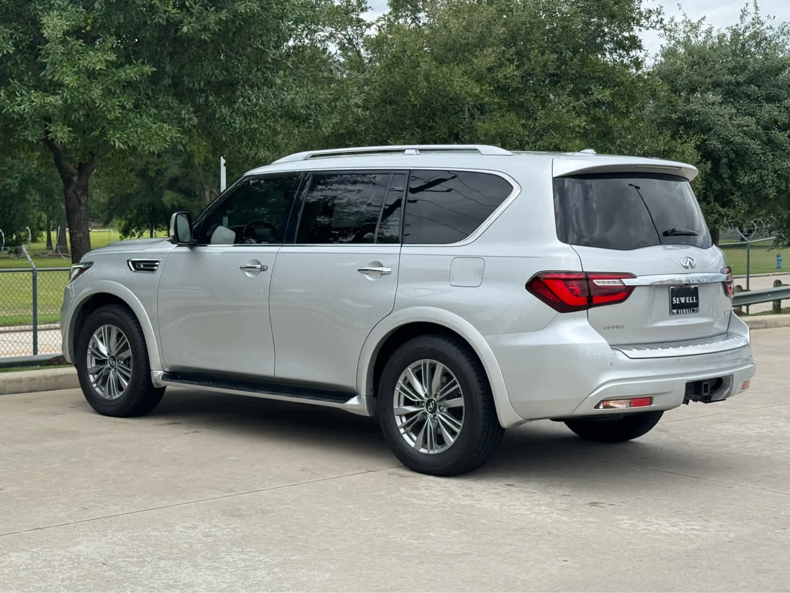 Certified Used 2021 Liquid Platinum INFINITI LUXE image 8