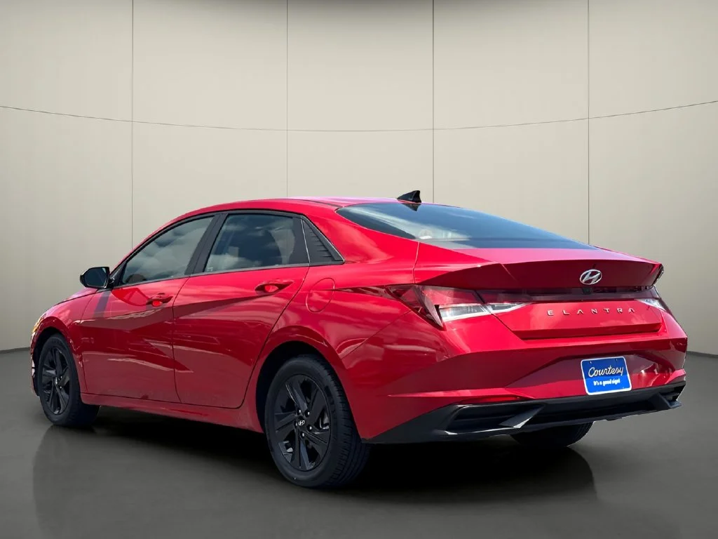 Used 2023 Red Hyundai SEL image 6