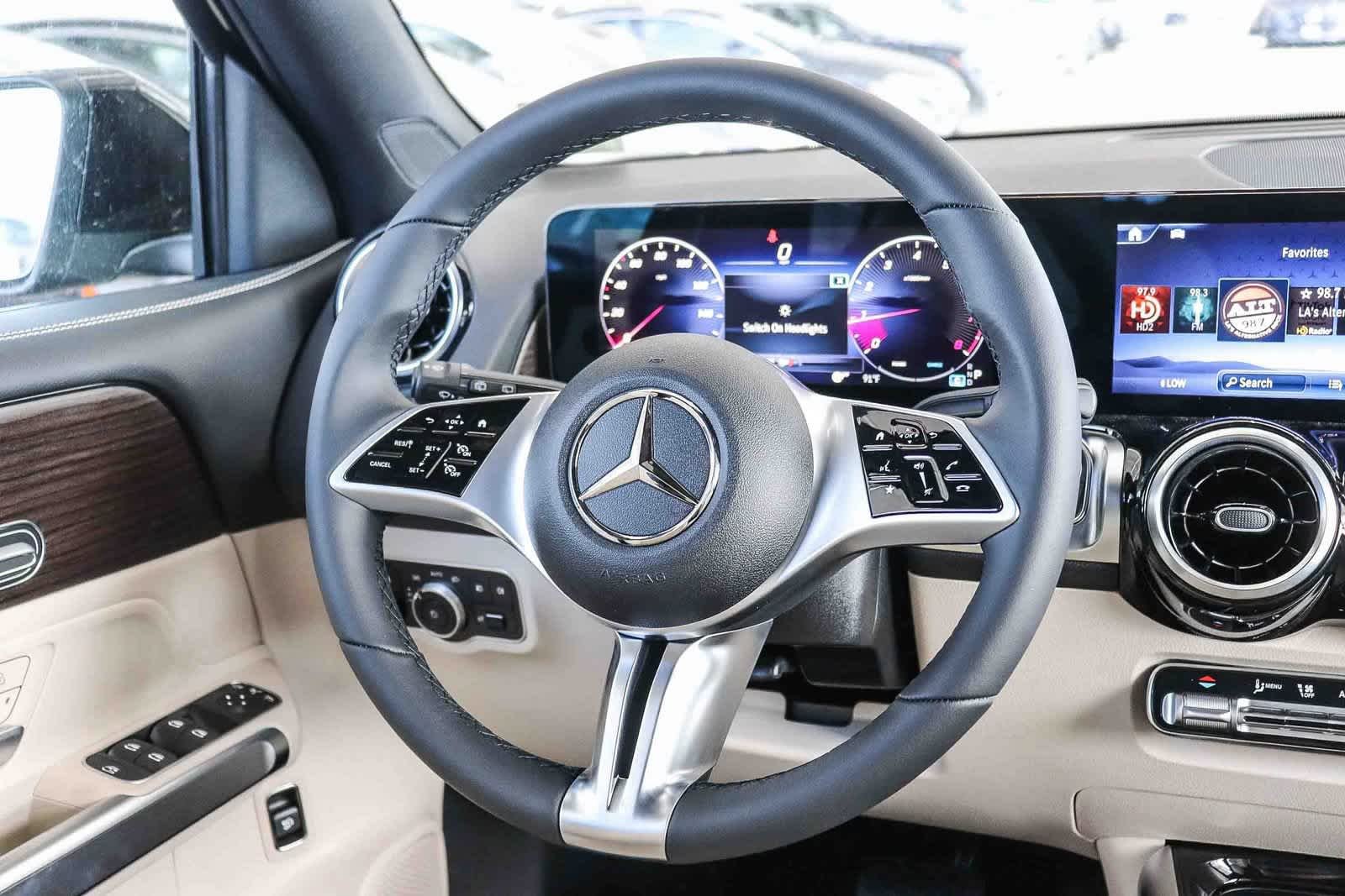 New 2026 Night Black Mercedes-Benz GLB 250 image 18