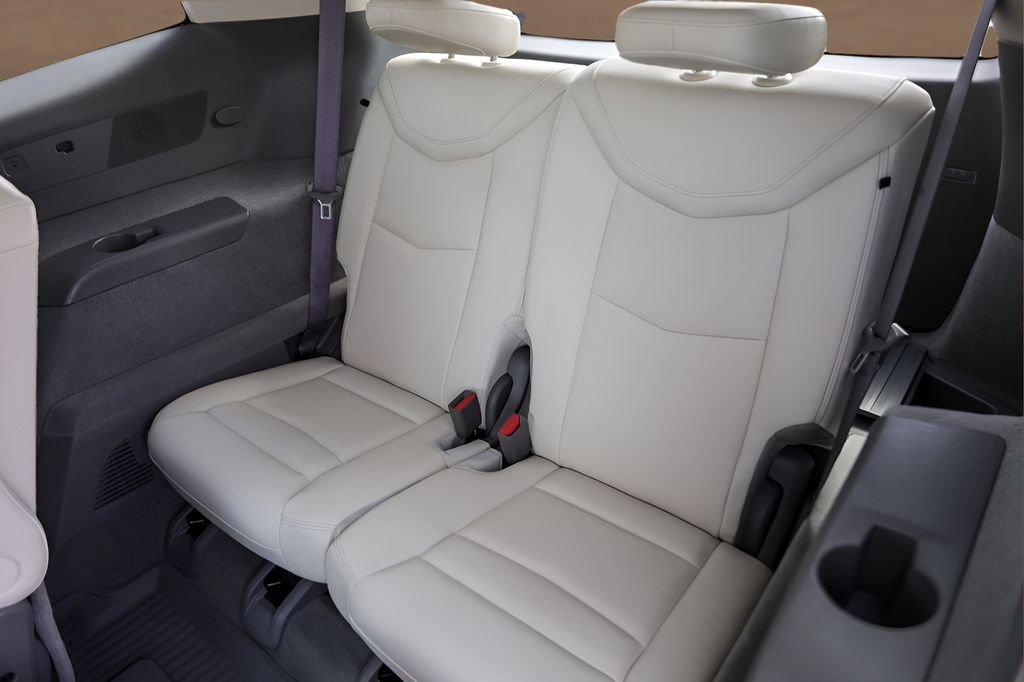 Used 2023 CRYSTAL WHITE TRICOAT Cadillac FWD Premium Luxury image 28