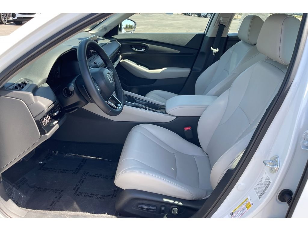 Used 2026 Platinum White Pearl Honda EX-L image 10
