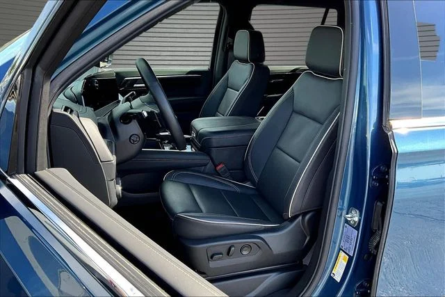 Used 2025 Blue Chevrolet Premier image 20