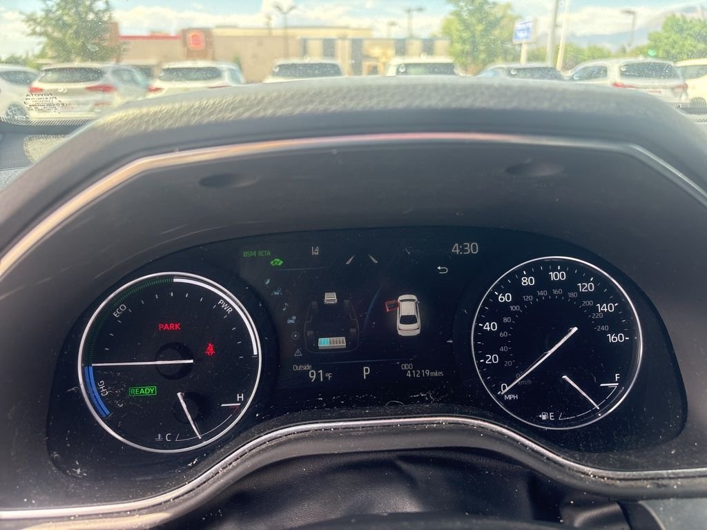 Used 2022 White Toyota XLE Plus image 11