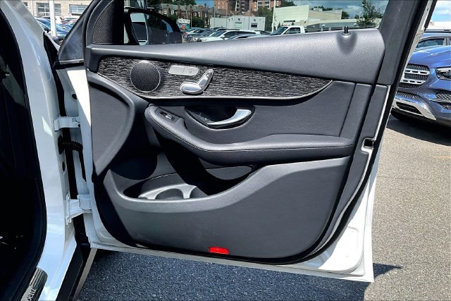 Certified Used 2022  Mercedes-Benz GLC 300 image 18