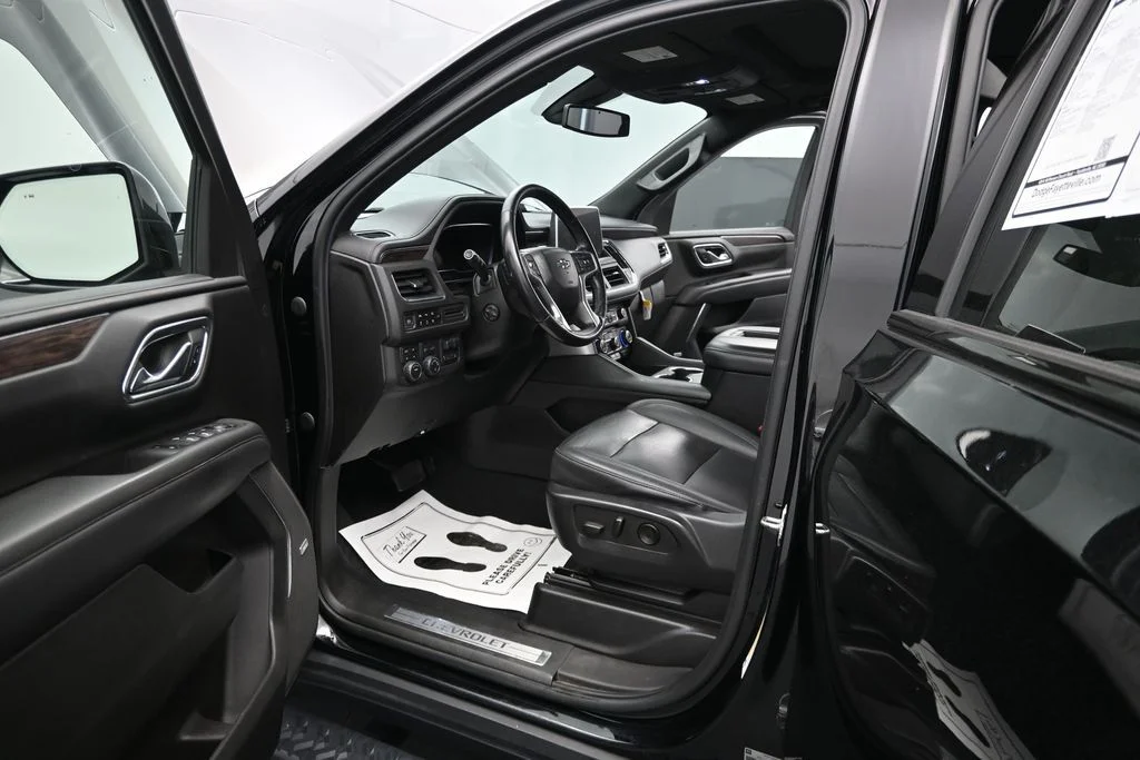 Used 2022 Black Chevrolet Z71 image 17